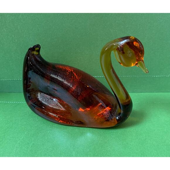 Hand-blown Amber Glass Pilgrim Glass Style Swan Figurine Paperweight 1970s - Picture 3 of 6